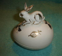 3061-3-eggs-rabbit-atop-egg