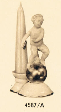 4587/A Cherub with discus on gold ball Candleholder
