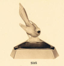 6065 Bird on triangular ashtray
