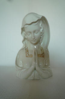 5784 Madonna Praying