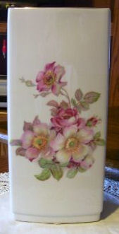 7113 Wild Roses Vase