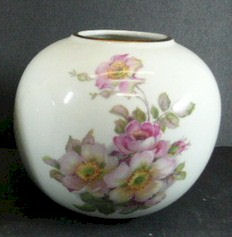 7351/2 Wild Roses Ball Vase