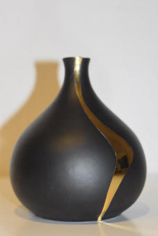 8192-vase-black-gold