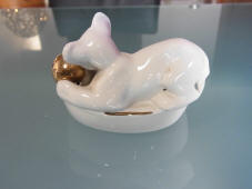ashtrays-lioncub-with-gold-ball-back