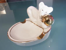 ashtrays-lioncub-with-gold-ball-top