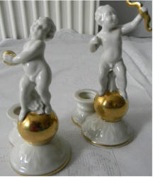 Cherubs with Golden Ring and Bow