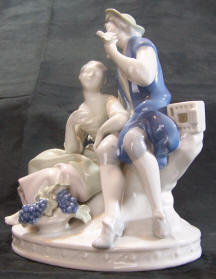 4423-A-victorians-grape-eating-couple side view