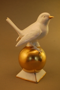 4879 Bird on Gold Ball