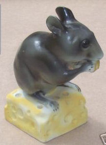 7930Gerold Porzellan Mouse on Cheese
