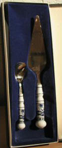 Gerold Porzellan Blue Onion Cake Lifter & Spoon